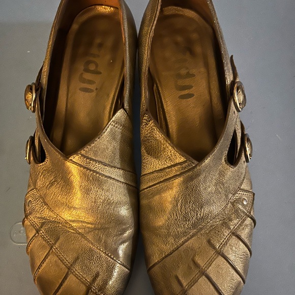 Fidji “Burnishe” - Picture 2 of 6